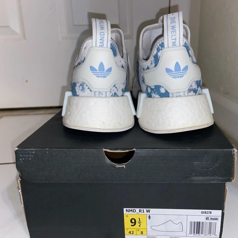 NMD R1 - Picture 2 of 4